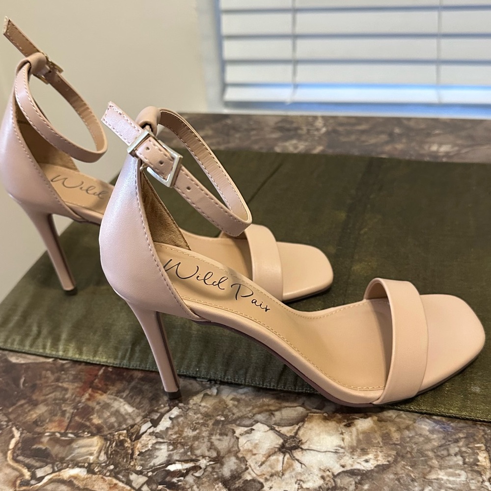 NWOT Wild Pair nude sandal